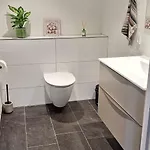 לינה וארוחת בוקר Groennebaek